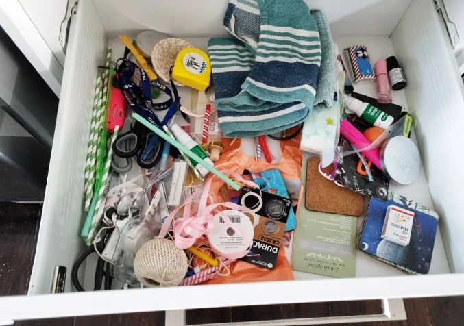 How do you declutter a drawer?