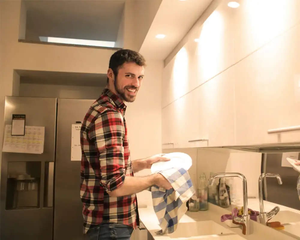 man cleaning the dishes as resolution