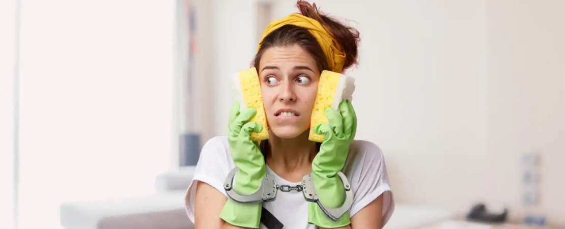 woman making a mistake cleaning with sponges