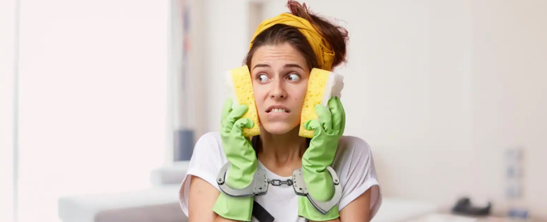 woman making a mistake cleaning with sponges