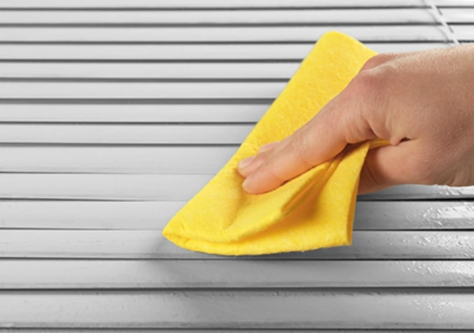 wiping and cleaning venetian blinds with rubbing alcohol