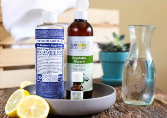 How to remove laundry stains with lemon essential oil