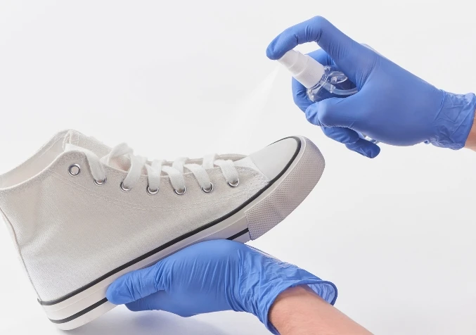 Spraying rubbing alcohol into shoes to remove bad odours