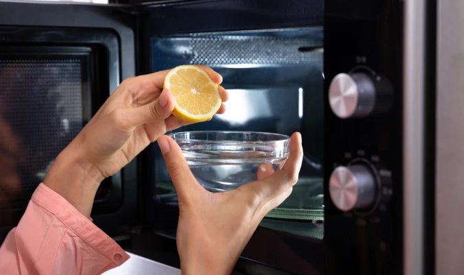 cleaning oven naturally with lemon