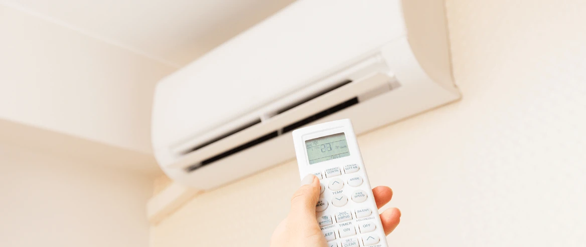 adjusting aircon temperature with remote control