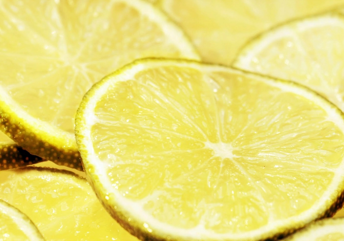 How to clean an oven with lemon