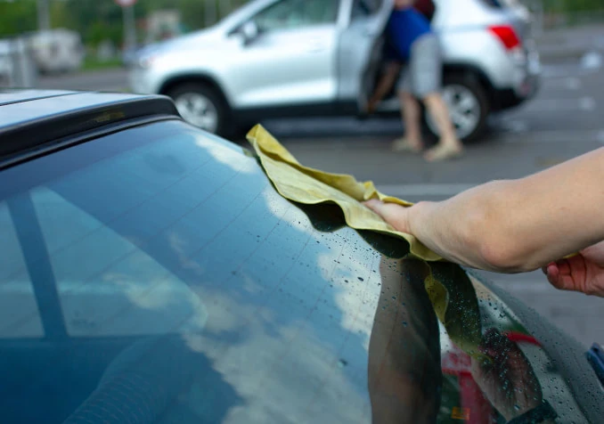 cleaning windshield wipers with vinegar