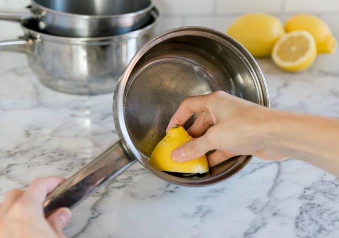 metal polish using lemon