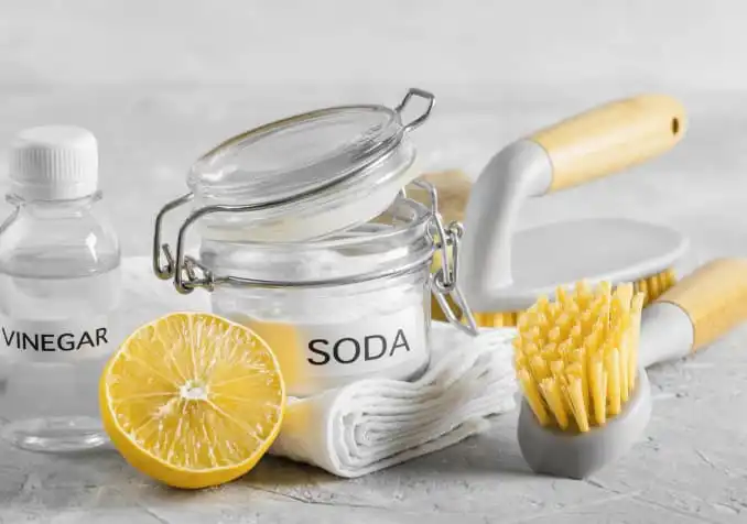 diy fabric softerner using vinegar, baking soda, and lemon