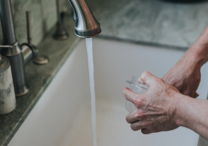 pre-rinsing dishes