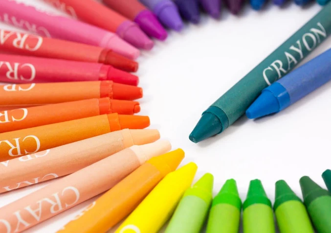 different coloured crayons