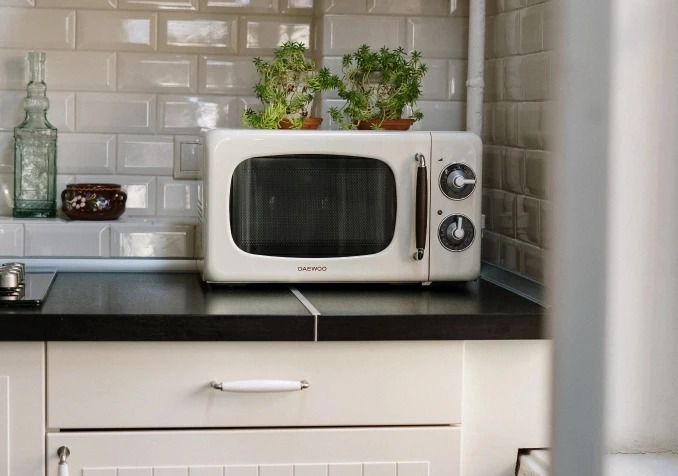 cleaning microwave with lemons