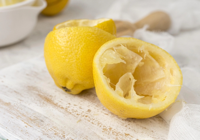 deodoriser using lemon